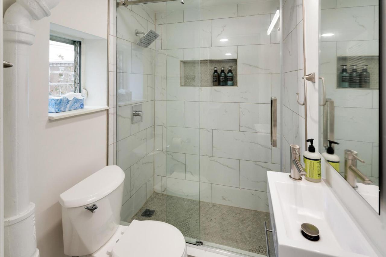 King Suite Luxurious, Modern Couple Retreat Филаделфия Екстериор снимка